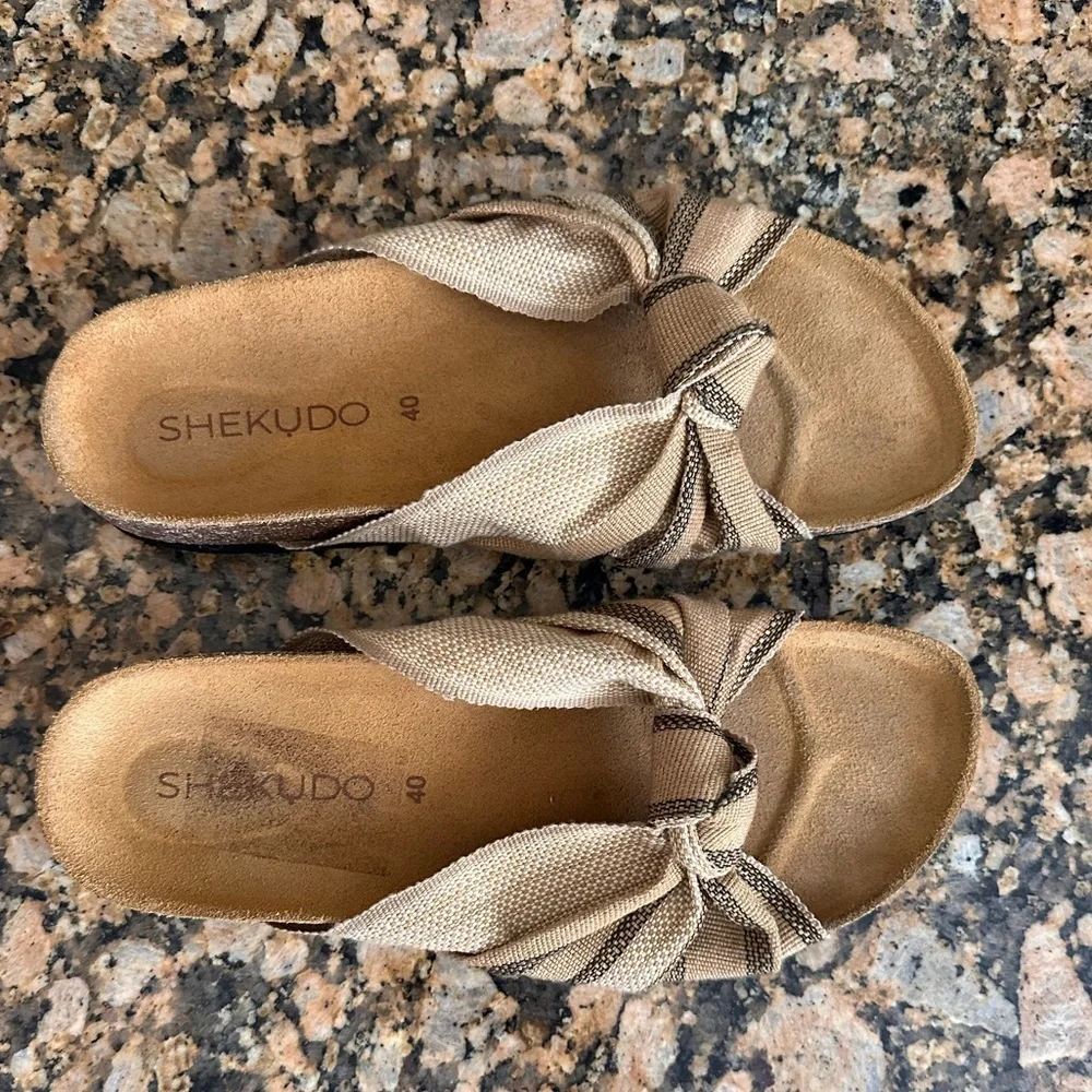 Shekudo Bahia Knot Slide Sandals In Neutral